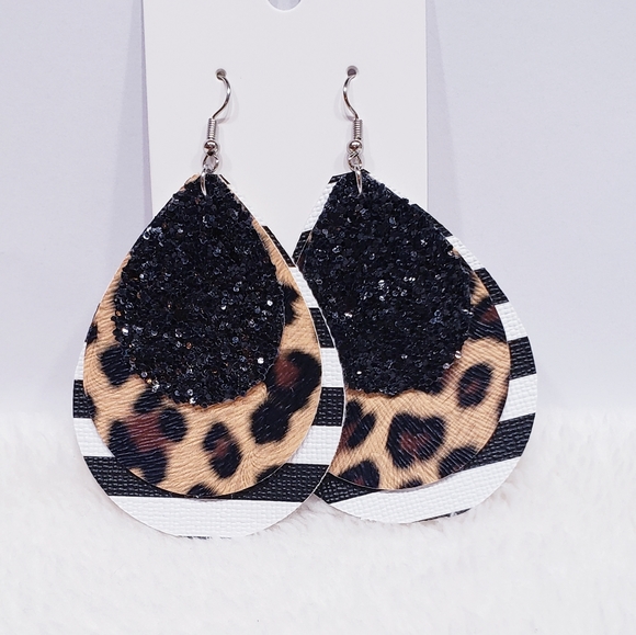 Earrings - Picture 1 of 2